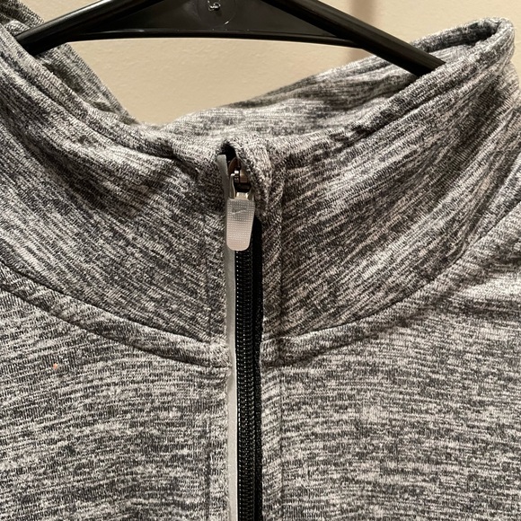 Nike womens dri-fit quarter zip heather gray with thumb holes size M. Never worn - Picture 4 of 12